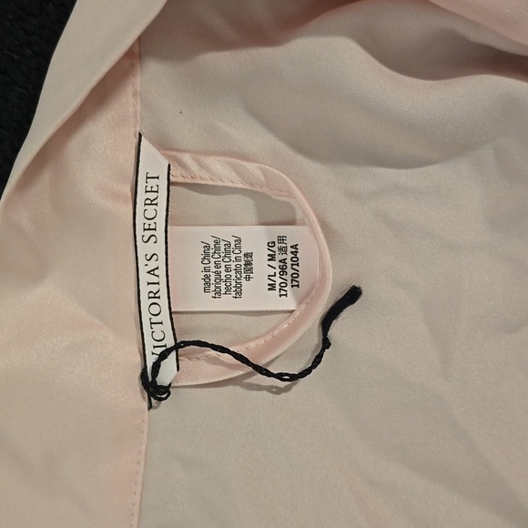 Victoria's Secret pink robe - Picture 8 of 9